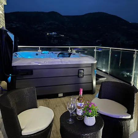 Mythos House