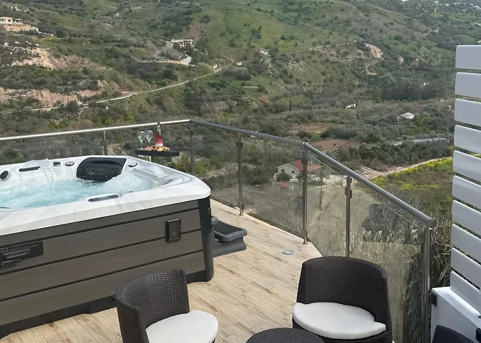 Semesterbostad Mythos House