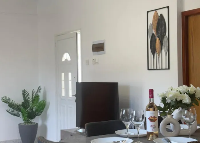 Semesterbostad Mythos House *